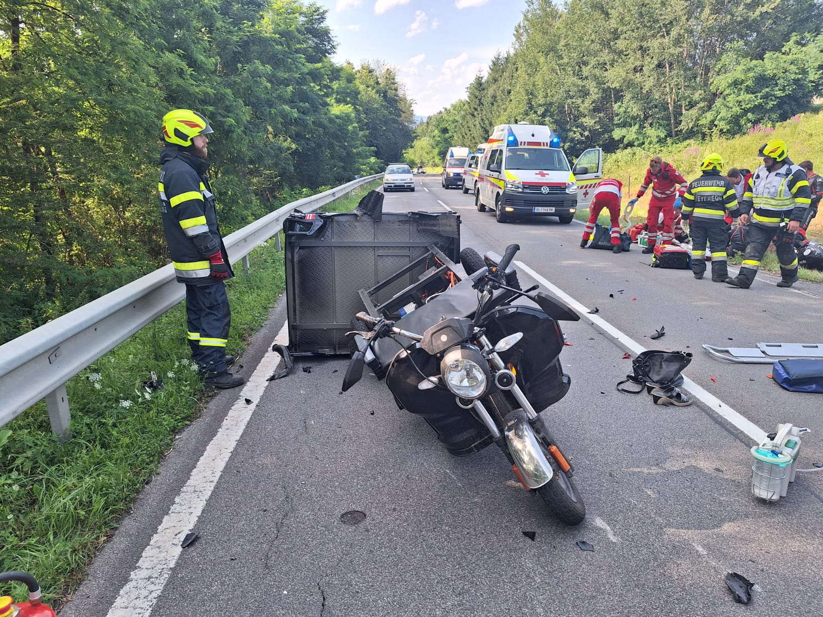 Schwerer Motorradunfall Auf Der B76 | Feuerwehr Objektiv