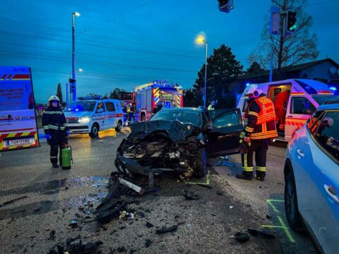 Verkehrsunfall Auf Der B3 | Feuerwehr Objektiv